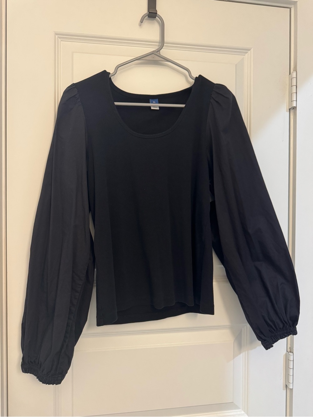 Black Long Sleeve Crop Top with Puffed Sleeves